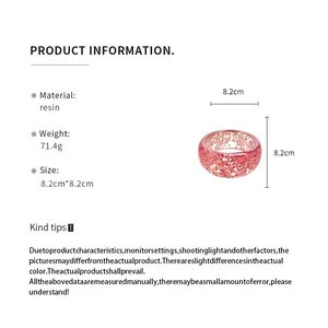 Vista dettagliata del bracciale in resina rosa con dimensioni e composizione.