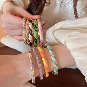 Bracelet Jonc en Émail Floral Doré Style Chinois Élégant Bracelet à Charnière en Alliage avec Strass pour Femme Bijoux Mode