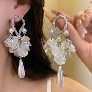 Elegant Copper Zirconia Artificial Pearl Petal Water Drop Pendant Earrings Fashion Luxury Flower Design Earrings For Women