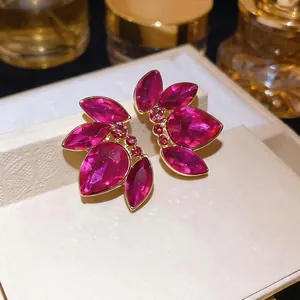 Eleganti orecchini a lobo con gocce di cristallo rosa e placcatura in oro di lusso