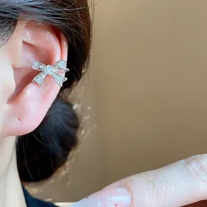 Eleganter Schleifen-Ohrclip mit Zirkonia, silberfarbener Schmuck für Ohren ohne Loch