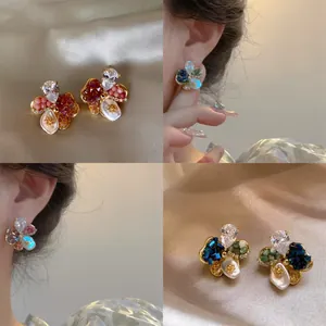 Boucles d'Oreilles Clous Fleur en Verre Vintage Luxe Alliage Strass Boucles d'Oreilles pour Femmes Bijoux Tige Or