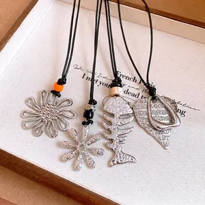 Niche Design Silver Alloy Flower Fishbone Pendant Necklace For Women Beaded Black Wax Cord Minimalist Jewelry Gift