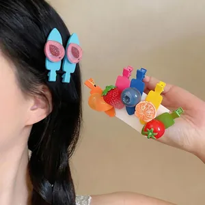 Pinces à cheveux colorées avec motifs de fruits 3D fraise et myrtille en résine douce