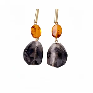 Pendientes colgantes geométricos de resina vintage con remolinos ámbar y gris humo