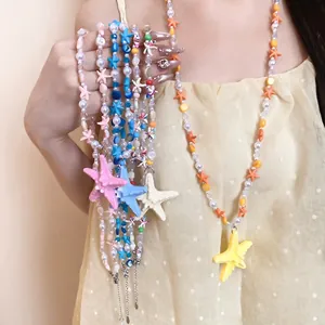 Collana colorata con perle e stelle marine perfetta per le vacanze estive al mare