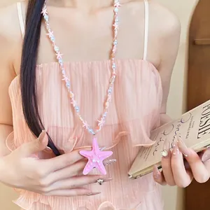 Elegante collana di perline a forma di stella marina rosa per stile vacanza estiva.