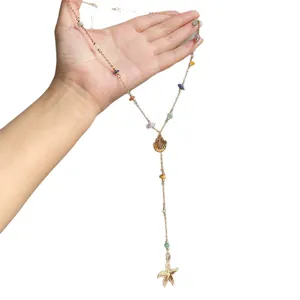 Collana stile spiaggia con perline di pietra colorate, ciondoli conchiglia e stella