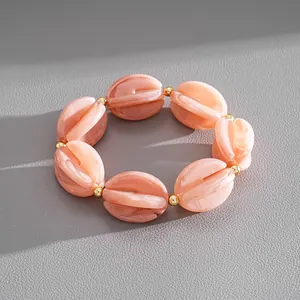 Pfirsich marmoriertes Acryl-Armband, elastisch, klobig, mit goldenen Perlen