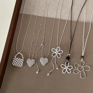 Elegant Alloy Rhinestone Hollow Flower Pendant Necklace For Women Korean Style Simple Clavicle Chain Light Luxury Jewelry Gift