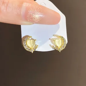 Eleganti orecchini a lobo luna cuore con pietra occhio di gatto e strass scintillanti