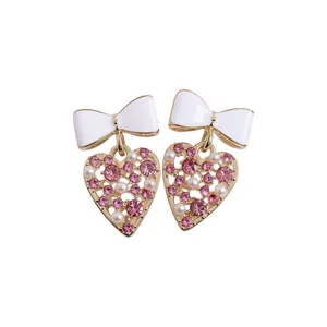 Elegantes pendientes de lazo y corazón con cristales rosas y perlas decorativas