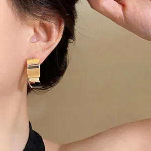 Elegante minimalistische 18K vergulde vierkante gebogen geometrische oorknopjes voor dames
