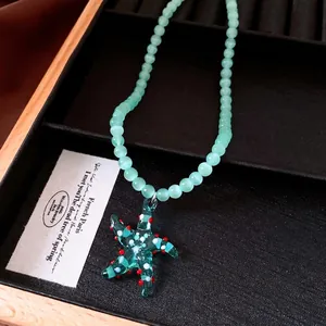 Vintage Halskette mit mintgrünen Perlen und Glas-Seestern-Anhänger in Schmuckbox