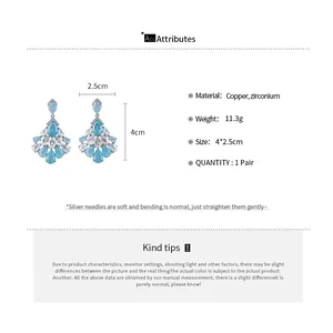Détails des boucles d'oreilles en zircon bleu avec spécifications de taille et matière