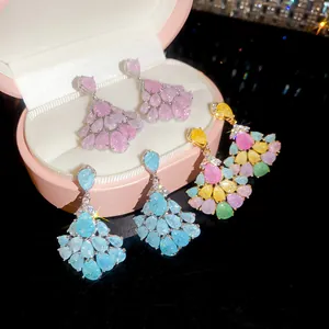 Boucles d'oreilles pendantes en forme d'éventail plaquées or 14 carats avec zircons