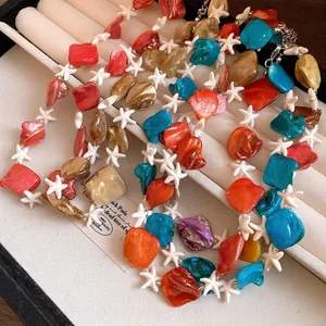 Collana di perle di conchiglia colorate fatta a mano con ciondoli a stella marina