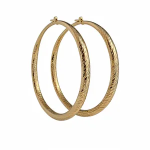 Créoles dorées vintage avec une finition diamantée élégante pour les femmes chic