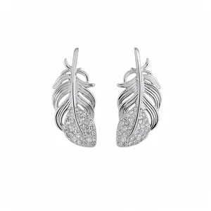Elegantes pendientes de botón con forma de pluma en plata con brillantes circonitas