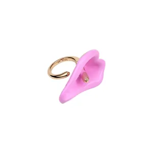 Elegante anello aperto a forma di calla rosa in smalto con fascia dorata