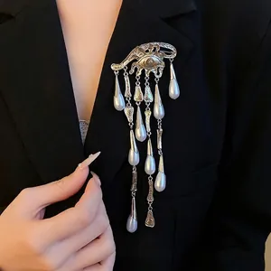 Fashion Individual Design Pearl Eye Teardrop Tassel Brooch Silver Plated Alloy Evil Eye Pin For Wedding Banquet Women Jewelry