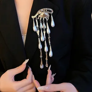 Vintage gold eye brooch with elegant pearl tassel fringe for blazer decoration