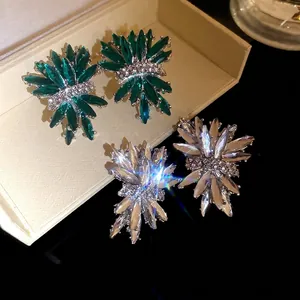 Pendientes de botón con diseño de fuegos artificiales en verde y cristal transparente