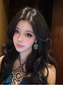 Elegant Asian model wearing retro palace style emerald green water drop pearl earrings.