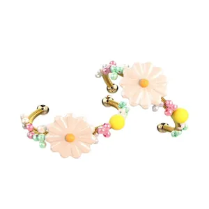 Orecchini a clip a margherita in resina pastello per orecchie non forate, gioielli fiori