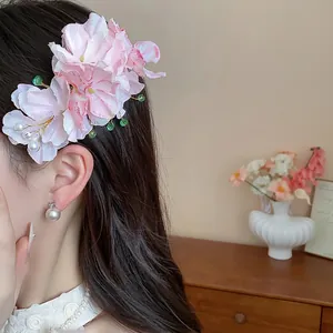 Elegante fermaglio per capelli con fiori in tessuto rosa in stile cinese con perle