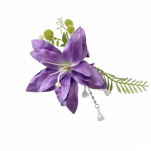 Elegante fermaglio per capelli a fiore di giglio viola con nappe di perle fatte