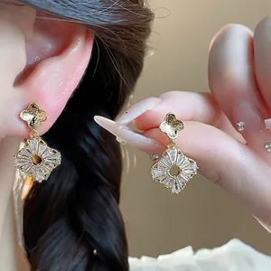 Squisiti Orecchini a Bottone in Zirconia a Fiore Coreani Con Perno in Argento Vintage Lusso Rame Placcato Oro Orecchino Per Donne Gioielli