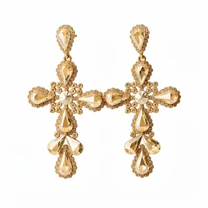 Orecchini pendenti a croce dorati con eleganti cristalli a goccia color champagne