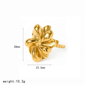 Exquisito anillo floral de acero inoxidable dorado, 28mm x 22,5mm, peso de 10,2g.