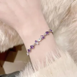 Bracelet Géométrique Goutte d'eau en Zirconia Violet Luxe pour Femmes Bracelet en Cuivre Plaqué Argent Incrusté Bijoux Accessoire de Mode Élégant