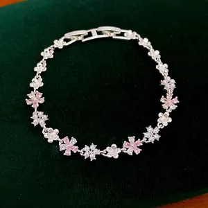 Bracelet Élégant en Cuivre Zirconia Fleur Perle Artificielle pour Femmes Couleur Argent Rose Bijoux de Mode Luxe
