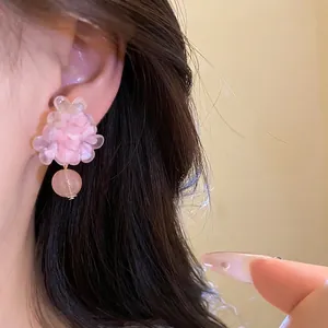 Eleganti orecchini a lobo con fiore in resina rosa e perla, aghi in argento S925
