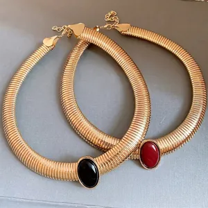 Vintage Palace Style Gold Tone Alloy Metal Choker Necklace With Large Oval Resin Stone For Women Luxury Retro Jewelry Gift
