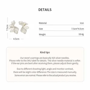Detailed specifications of white flower stud earrings with dimensions and materials