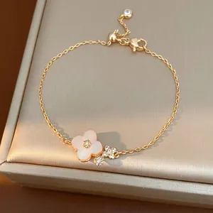 Elegante bracciale a fiore rosa sakura con zirconi brillanti per gioielleria da donna