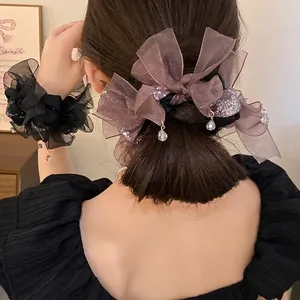 Élastique à cheveux chic en mousseline avec nœud et breloques en cristal