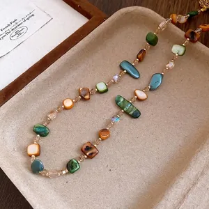 Collana vintage in stile corte retrò con perle di conchiglia irregolari e cristalli ambra