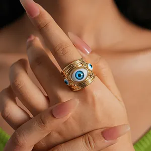 Anello regolabile dorato con motivi in resina blu a forma di occhio del malocchio.