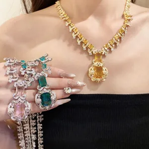 Parure de bijoux de luxe en zircon avec collier à bordure dentelle et boucles d'oreilles