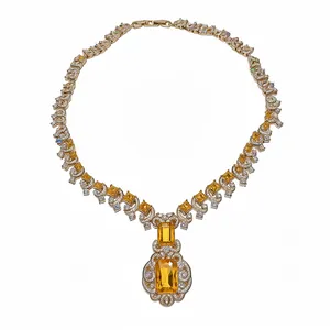 Collier luxueux plaqué or avec zircon jaune taille émeraude et accents pavés étincelants