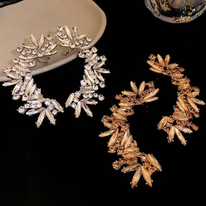 Πολυτελή αστραφτερά σκουλαρίκια ear cuffs με ακανόνιστο σχήμα σε χρυσό και ασημί