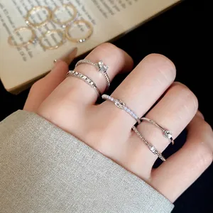 Elegantes 5-teiliges Silberring-Set mit Perlen und Strass für Damen, minimalistischer Stil
