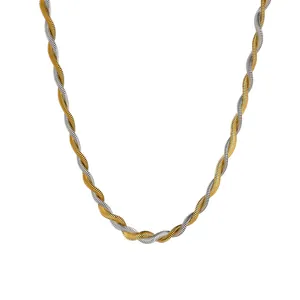 Gros plan sur un collier chaîne serpent torsadé en acier inoxydable bicolore or et argent
