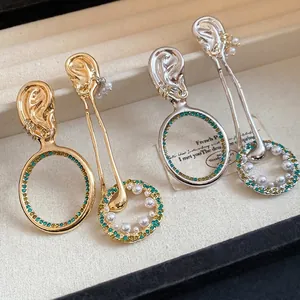 Orecchini vintage a forma di orecchio con pendenti circolari in perle e strass
