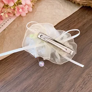 Fermaglio per capelli a rosa in rete con perline e base in argento